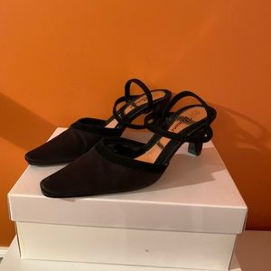 Trendy vintage kitten heels